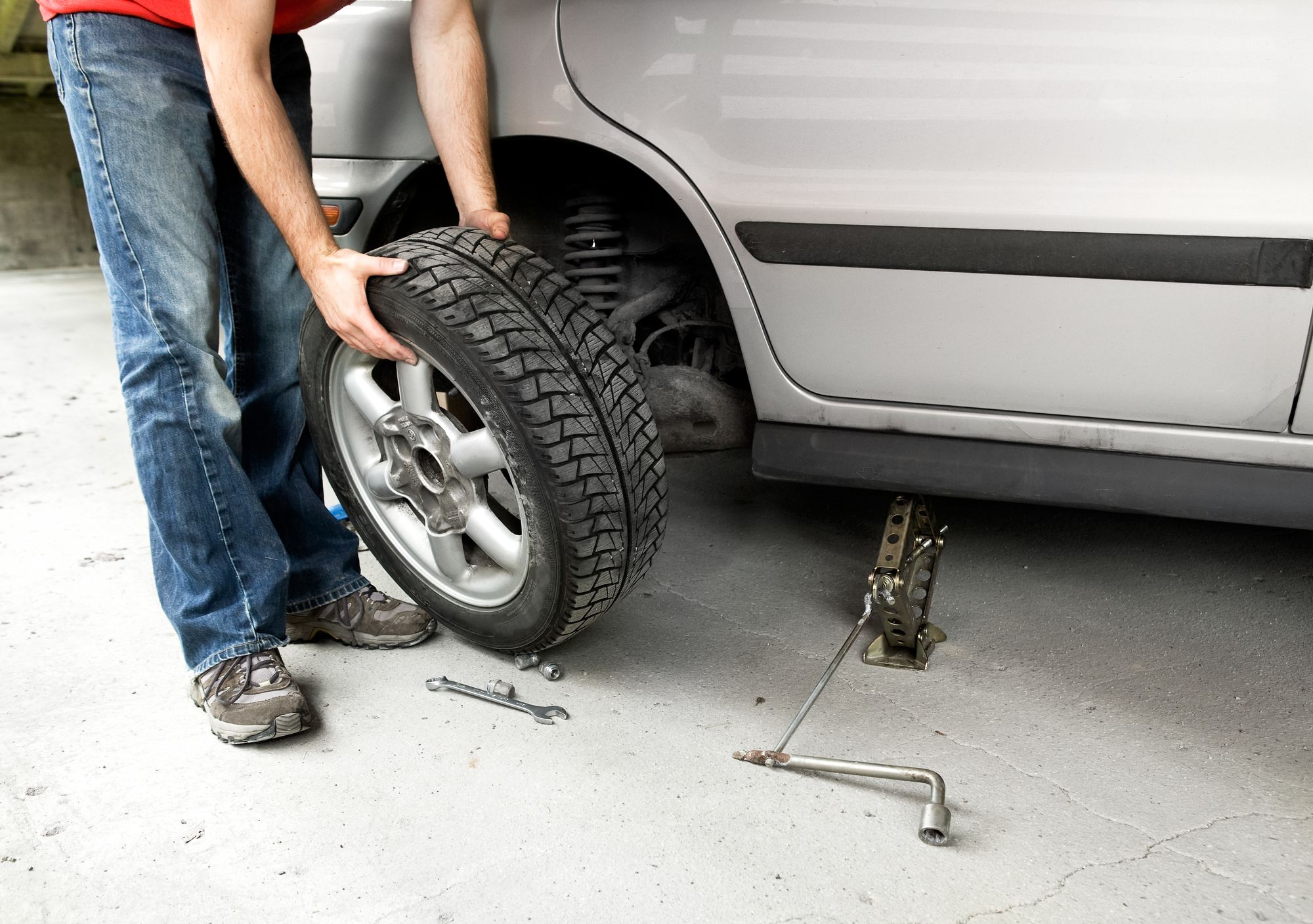 How to Change a Flat Tire on My Car