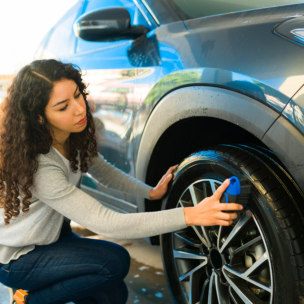 How to Clean Car Tires