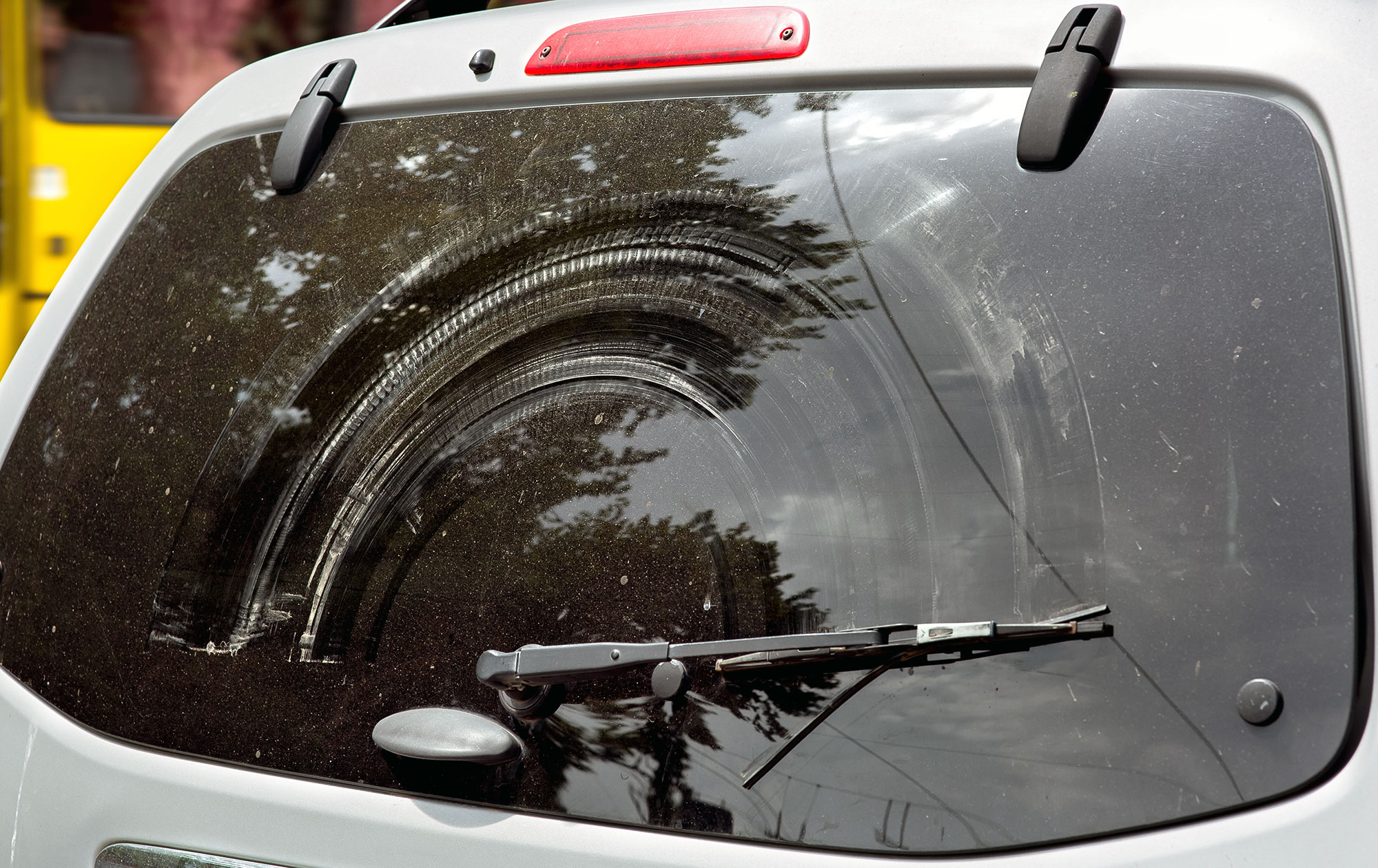 How to Remove Wiper Scratches from Car Glass